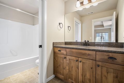 Tiny photo for 20745 NE Comet Lane, Bend, OR 97701 (MLS # 220212662)