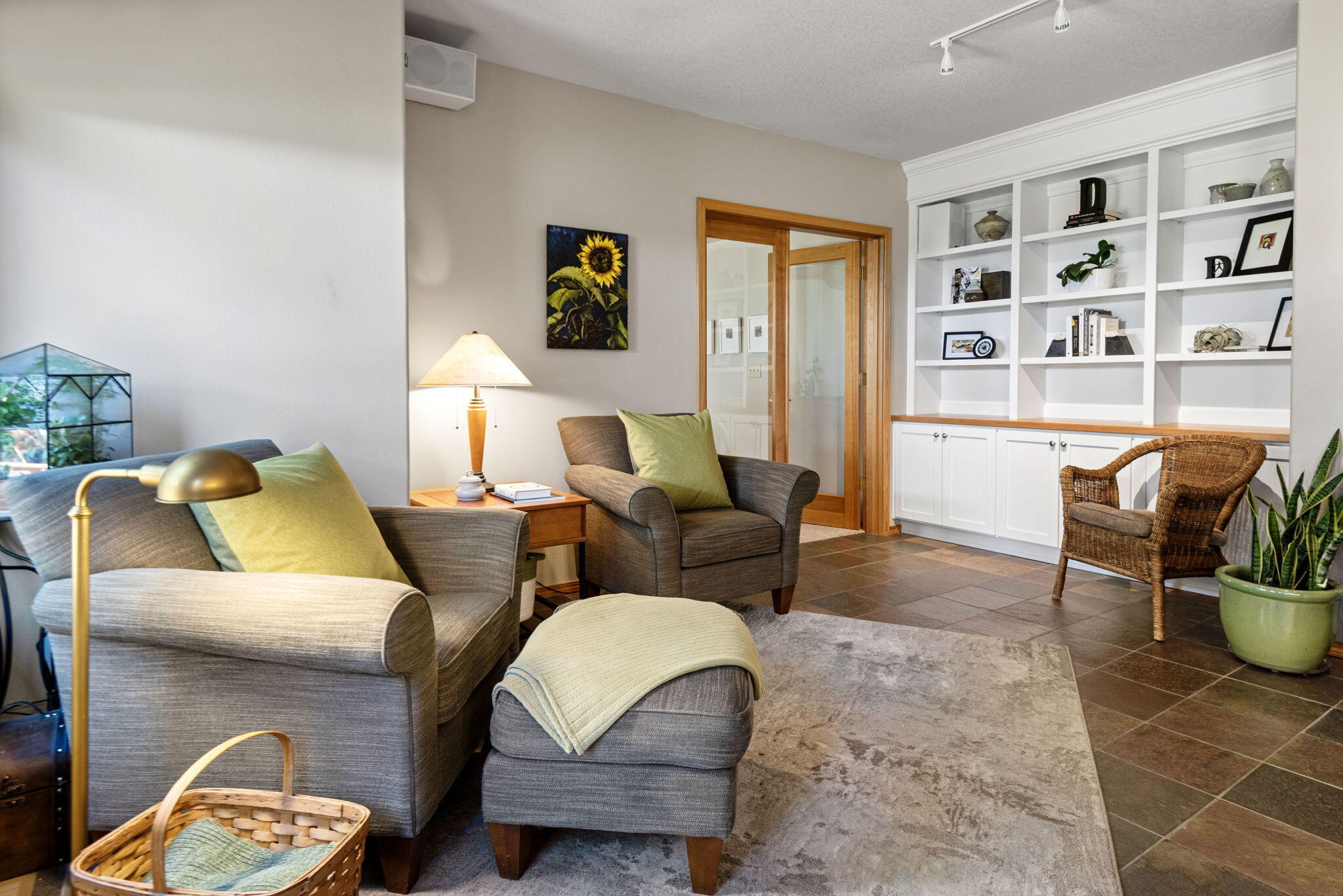 Los Serranos - Residential