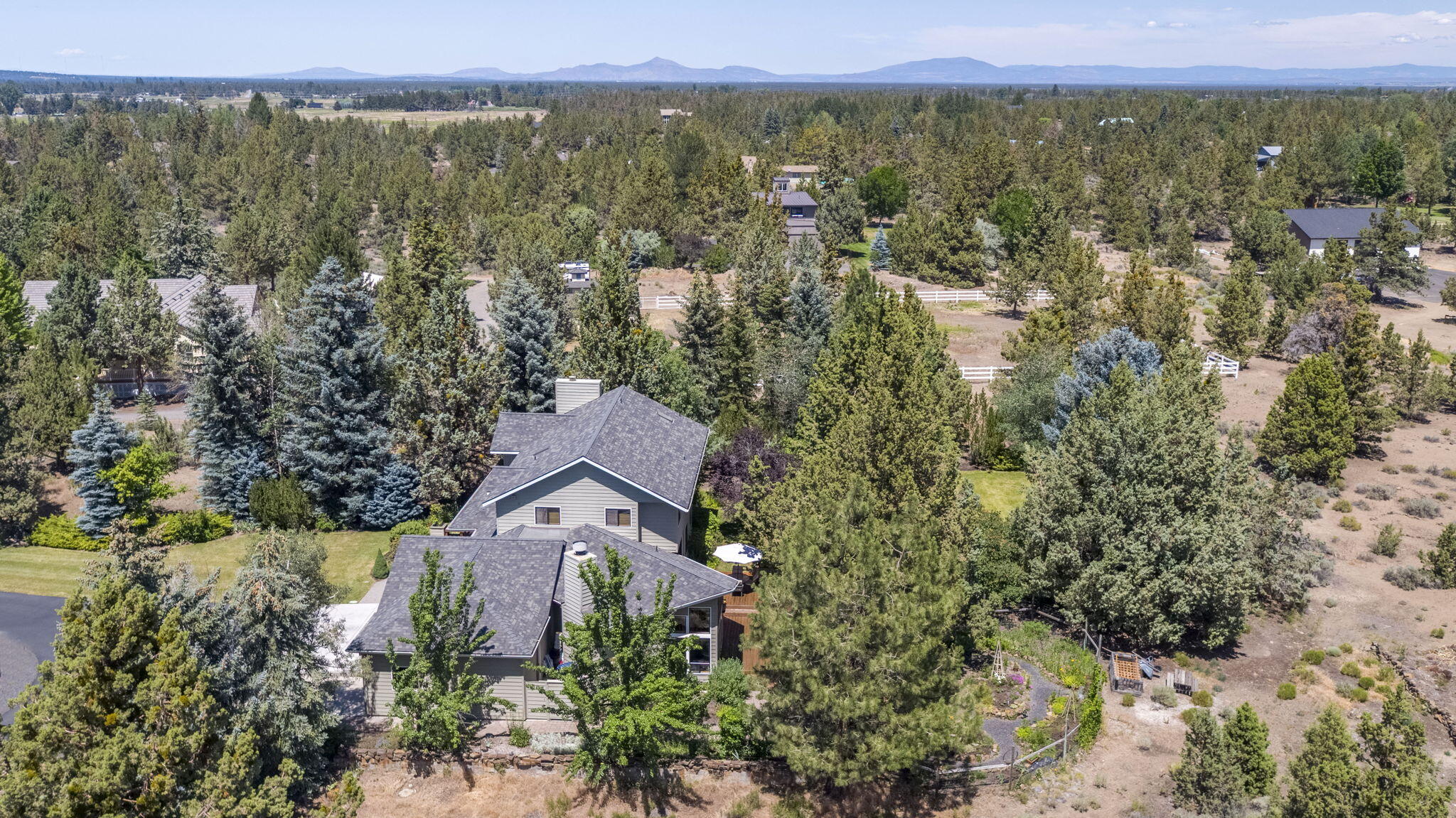 Los Serranos - Residential