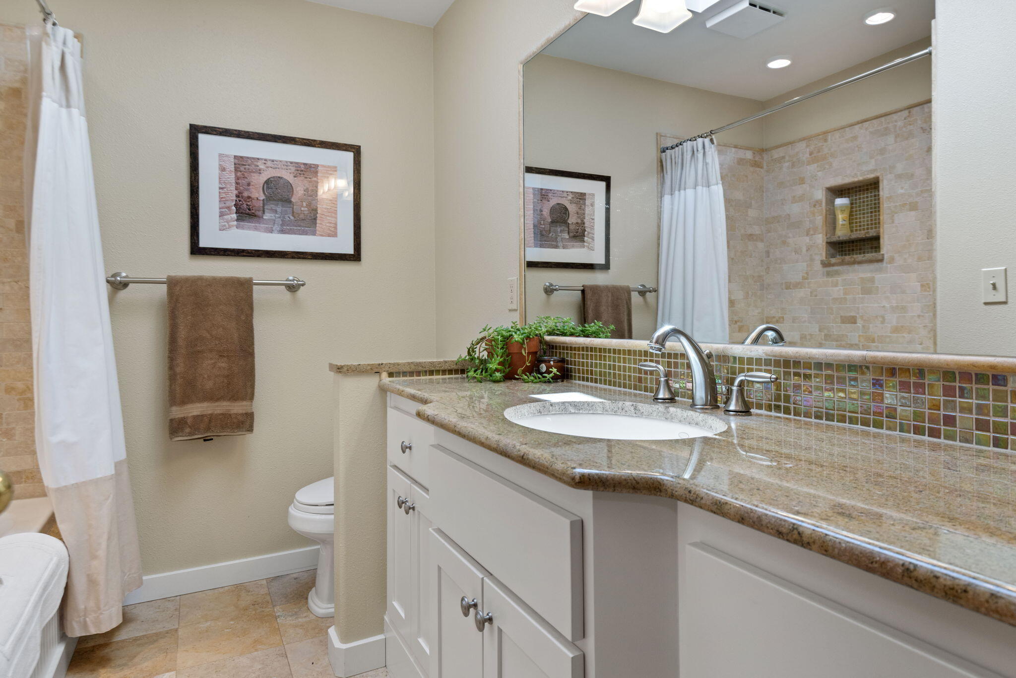 Los Serranos - Residential