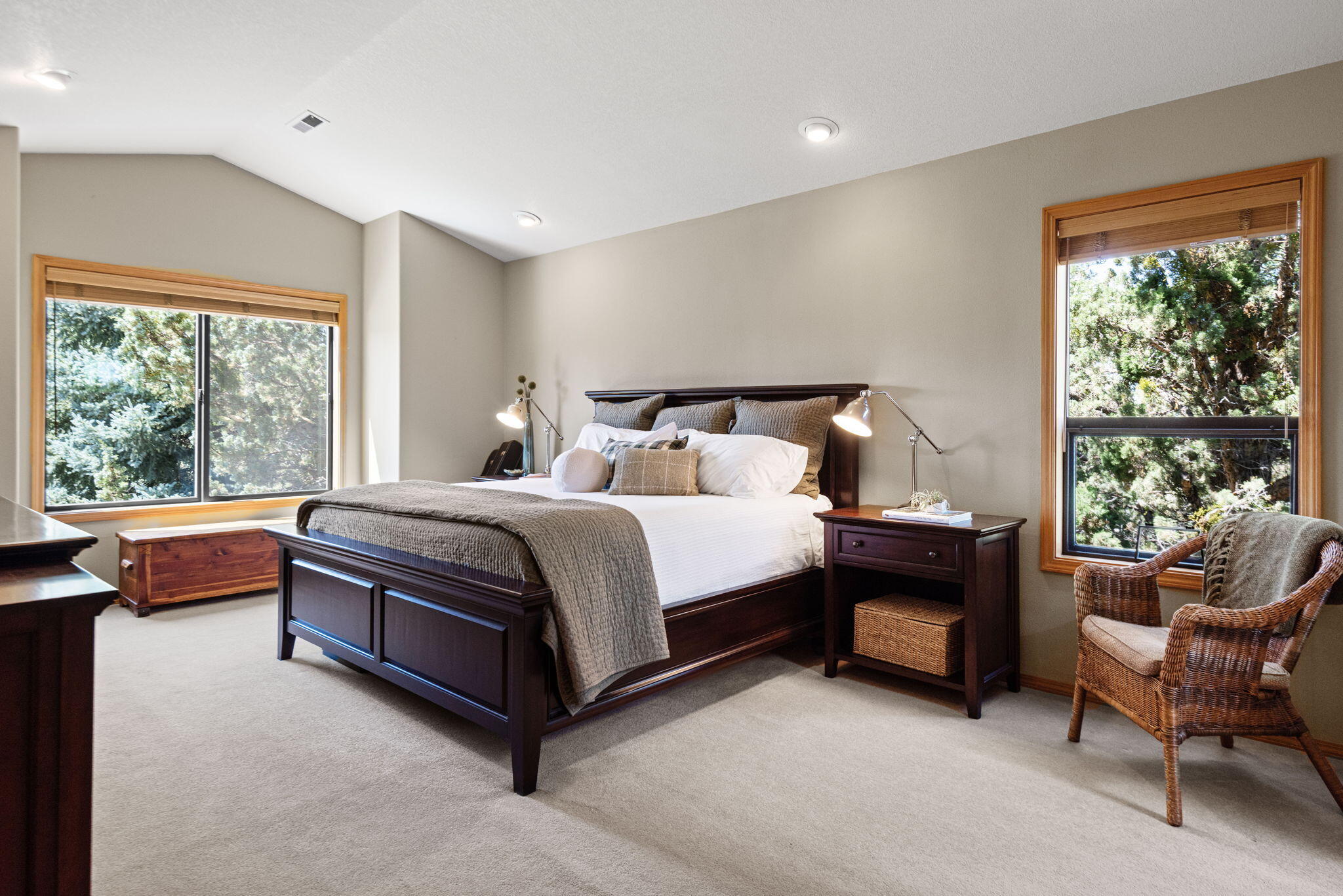 Los Serranos - Residential