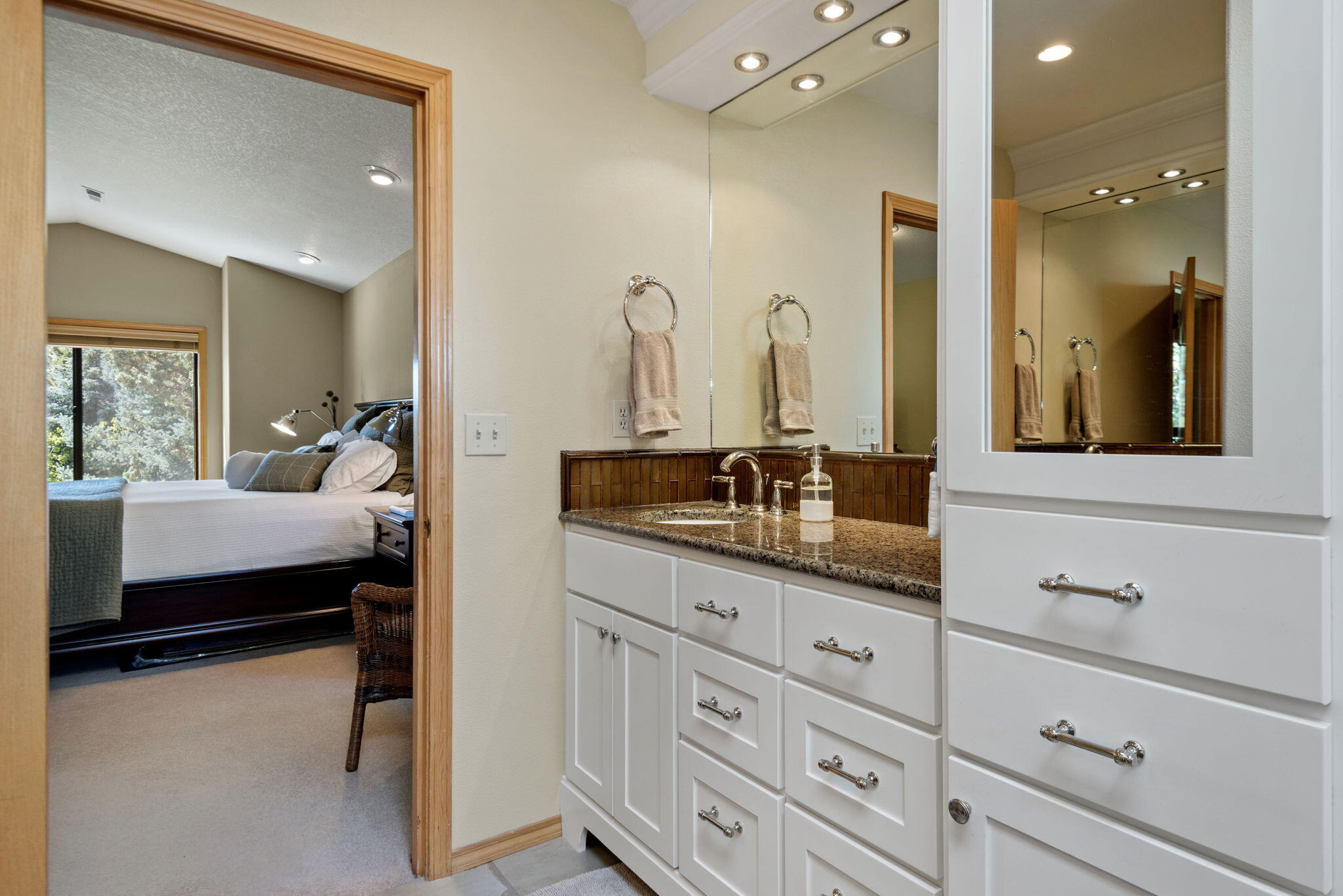 Los Serranos - Residential