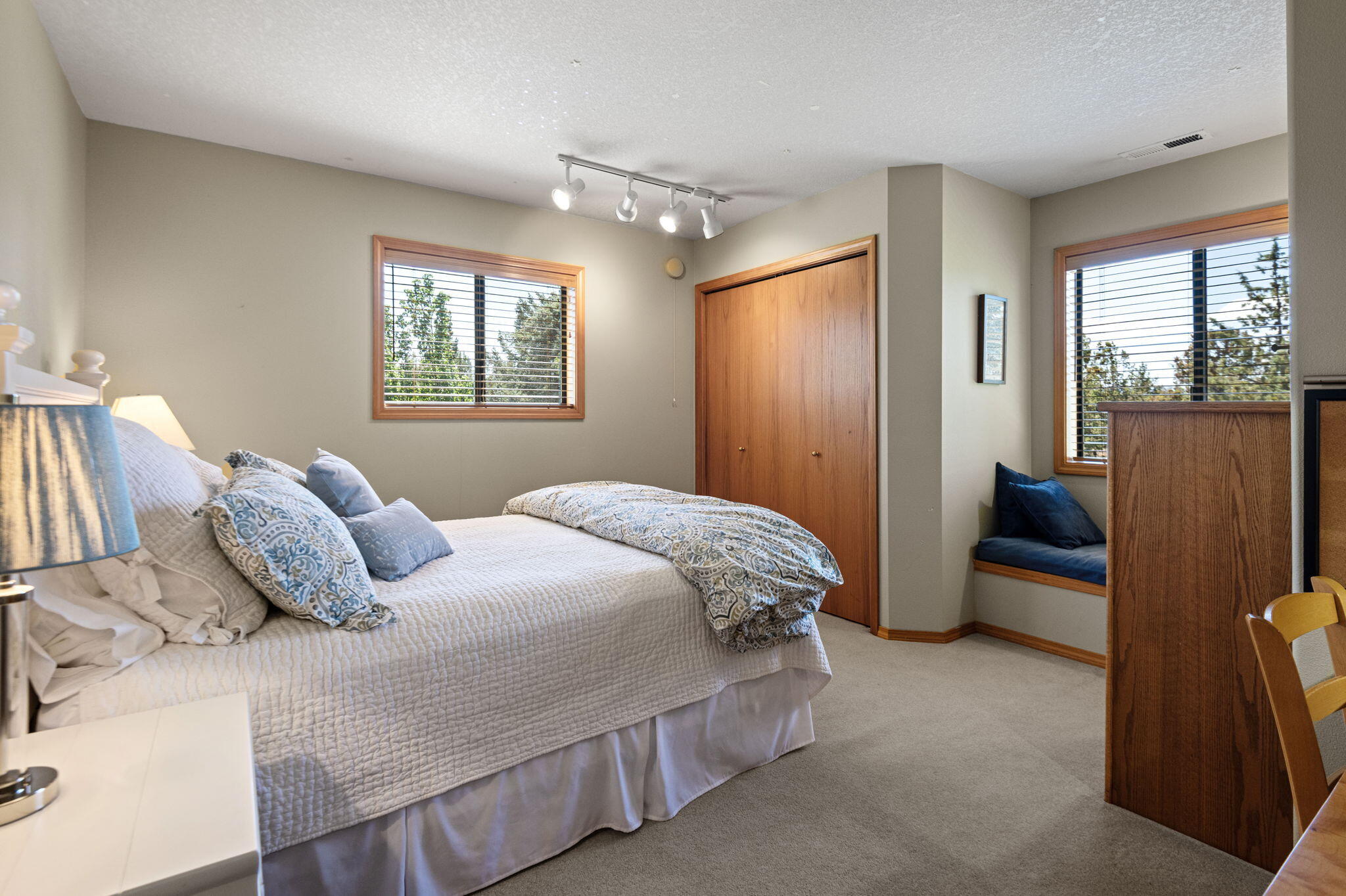 Los Serranos - Residential