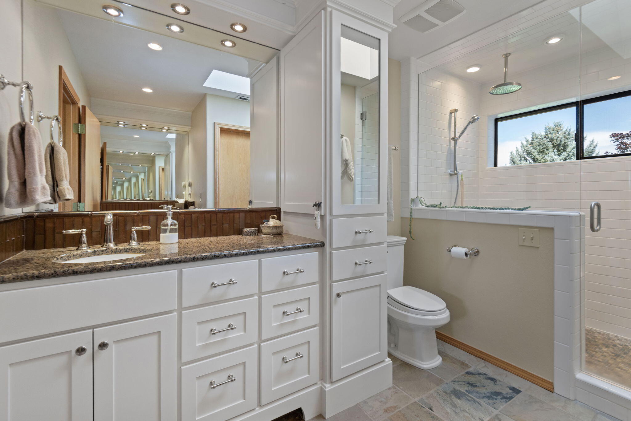 Los Serranos - Residential