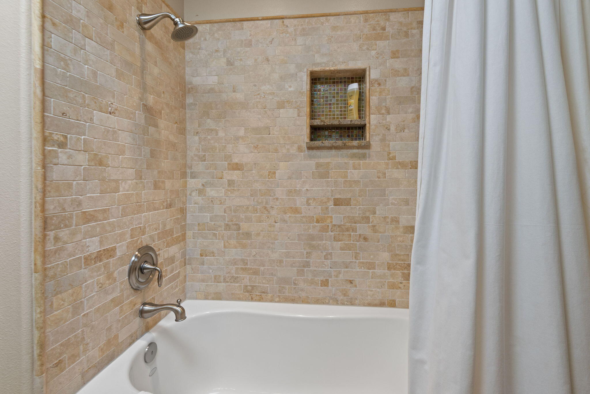 Los Serranos - Residential