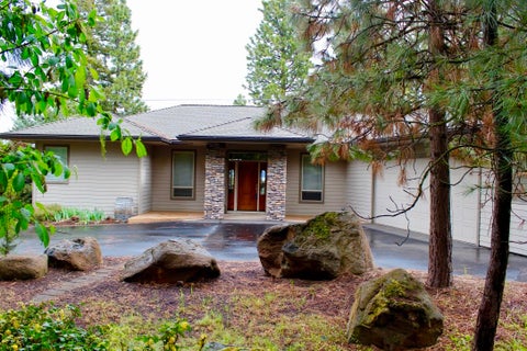 Photo of 11547 Kestrel Road, Klamath Falls, OR 97601 (MLS # 220229651)