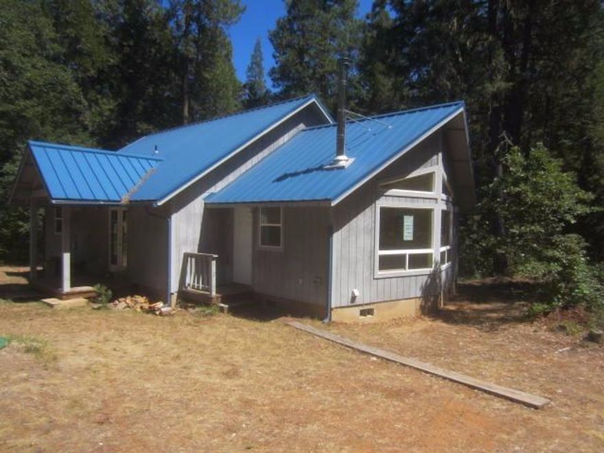 Lovely property on 10 acres. Entire house has lovely laminate flooring. Cute kitchen with granite counter tops, some appliances. Bathroom has tile flooring. Spacious living area with vaulted ceilings. This is a must tour if you love the country and privacy!