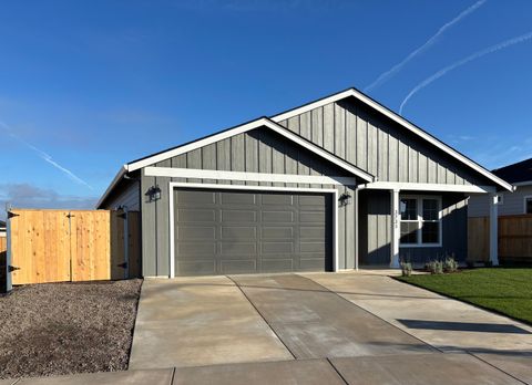 Photo of 3731 Ford Drive, Medford, OR 97504 (MLS # 220211398)