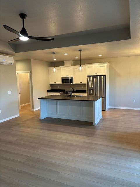 Tiny photo for 3731 Ford Drive, Medford, OR 97504 (MLS # 220211398)