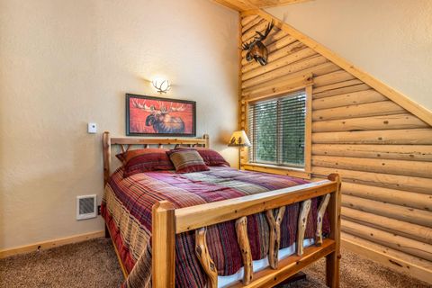 Tiny photo for 14232 Clearwater Lane, La Pine, OR 97739 (MLS # 220217374)