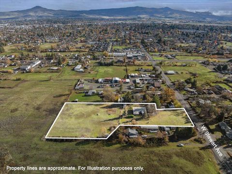 Tiny photo for 2554 W Stewart Avenue, Medford, OR 97501 (MLS # 220212365)