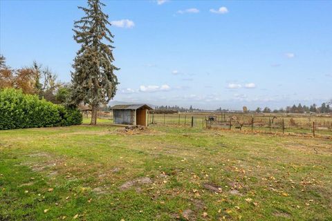 Tiny photo for 2554 W Stewart Avenue, Medford, OR 97501 (MLS # 220212365)