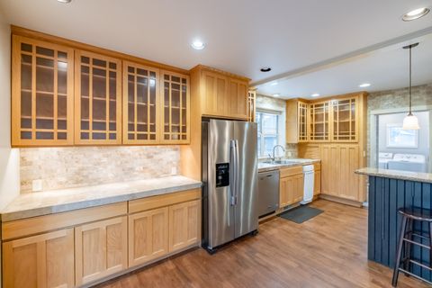 Tiny photo for 215 S Spruce Street, Sisters, OR 97759 (MLS # 220213428)