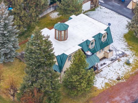 Tiny photo for 215 S Spruce Street, Sisters, OR 97759 (MLS # 220213428)