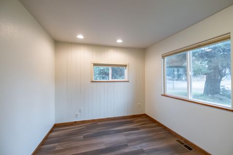 Tiny photo for 215 S Spruce Street, Sisters, OR 97759 (MLS # 220213428)