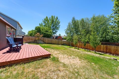 Tiny photo for 1425 SW 31st Street, Redmond, OR 97756 (MLS # 220223212)