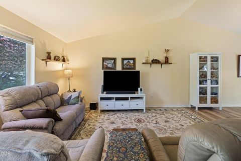 Tiny photo for 1425 SW 31st Street, Redmond, OR 97756 (MLS # 220223212)