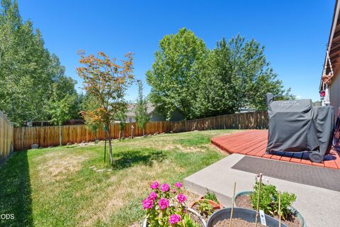 Tiny photo for 1425 SW 31st Street, Redmond, OR 97756 (MLS # 220223212)