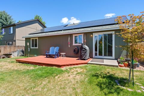 Tiny photo for 1425 SW 31st Street, Redmond, OR 97756 (MLS # 220223212)