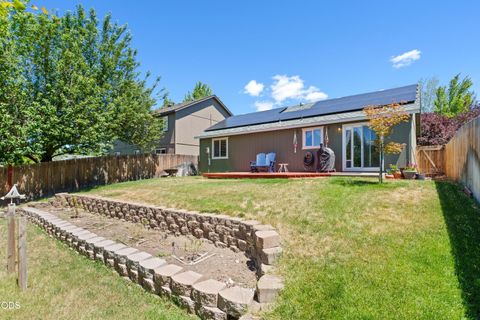 Tiny photo for 1425 SW 31st Street, Redmond, OR 97756 (MLS # 220223212)