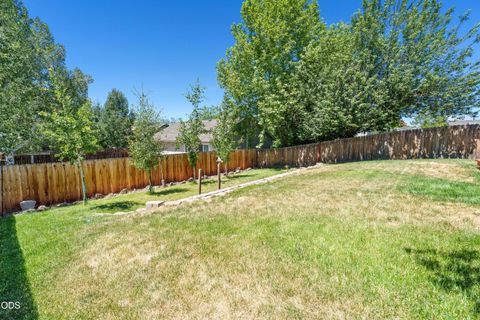 Tiny photo for 1425 SW 31st Street, Redmond, OR 97756 (MLS # 220223212)
