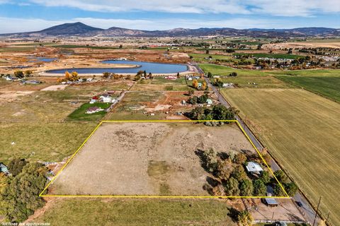 Tiny photo for 3464 NW Rimrock Acres Loop, Prineville, OR 97754 (MLS # 220211163)