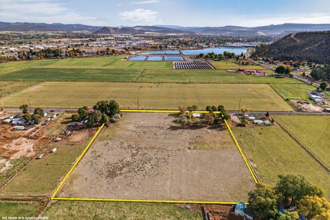 Tiny photo for 3464 NW Rimrock Acres Loop, Prineville, OR 97754 (MLS # 220211163)