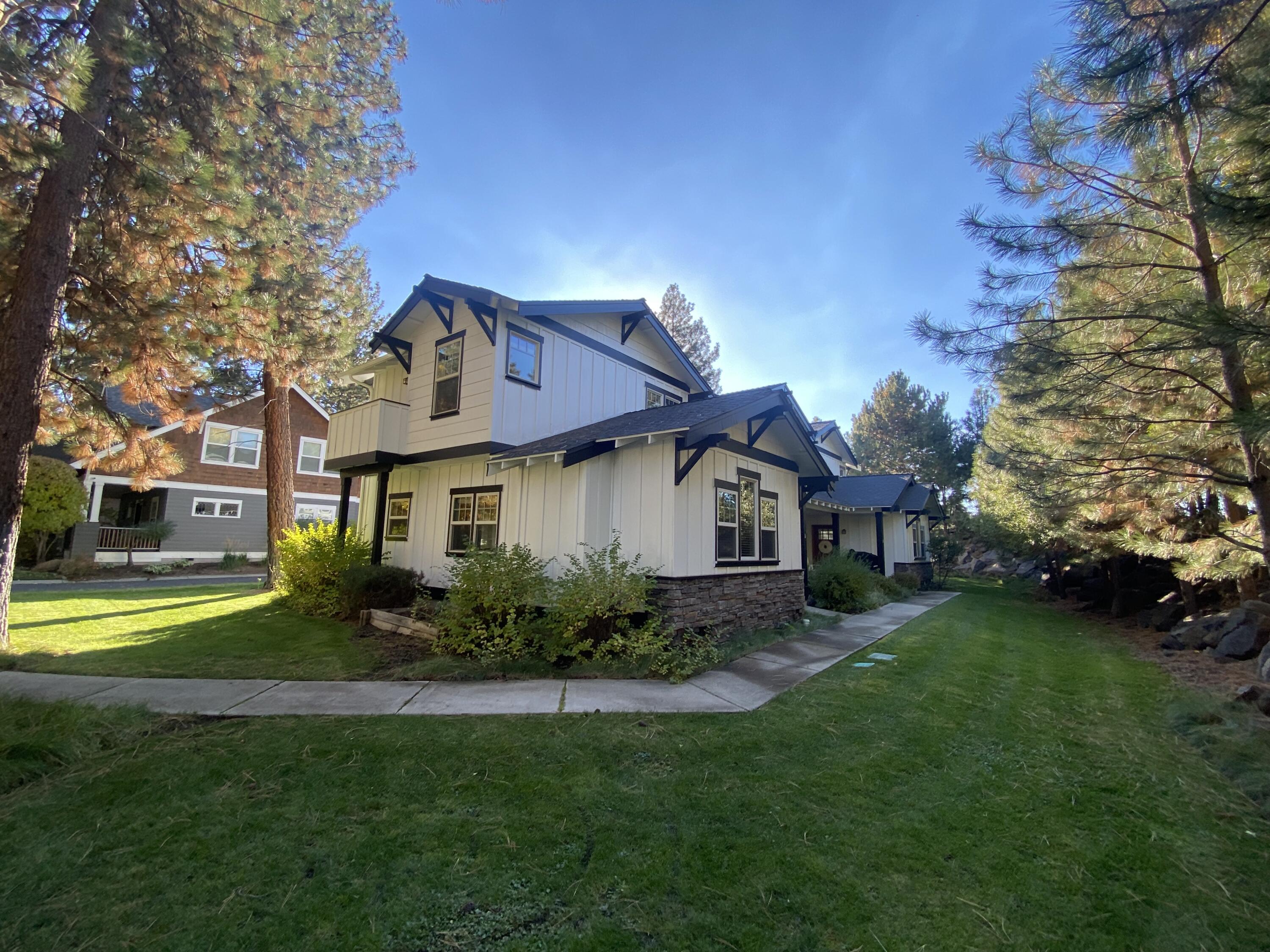 1399 NW Fort Clatsop Street 1&2