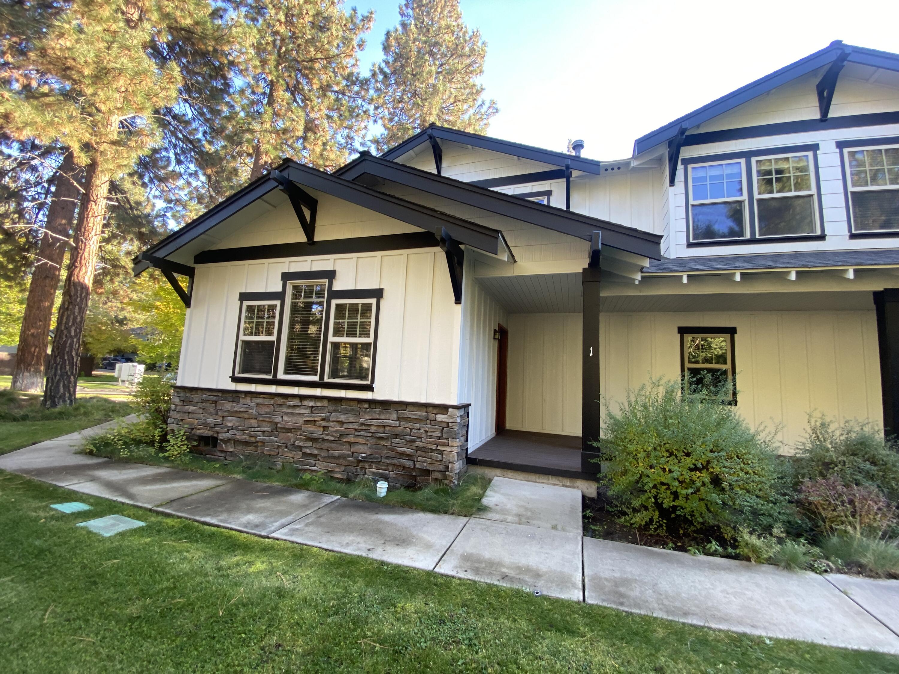 1399 NW Fort Clatsop Street 1&2