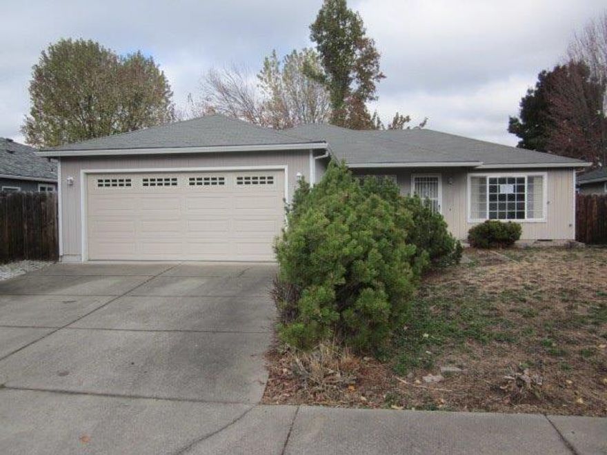 Nice SW Medford 3 bedroom 2 bath home in a nice quiet neighborhood. This home features a large living room, nice kitchen with dining area and an inside laundry. This is a Fannie Mae HomePath property.