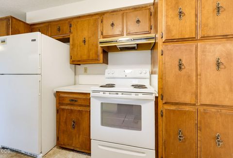 Tiny photo for 2533 Tahitian Avenue, Medford, OR 97504 (MLS # 220223457)