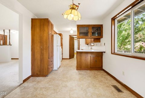 Tiny photo for 2533 Tahitian Avenue, Medford, OR 97504 (MLS # 220223457)