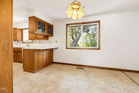 Tiny photo for 2533 Tahitian Avenue, Medford, OR 97504 (MLS # 220223457)