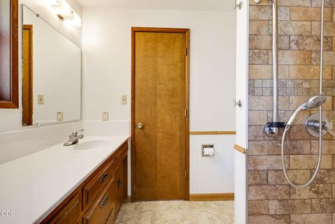 Tiny photo for 2533 Tahitian Avenue, Medford, OR 97504 (MLS # 220223457)