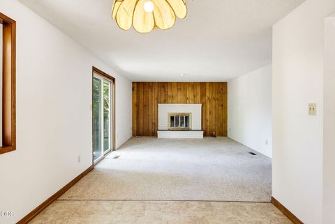 Tiny photo for 2533 Tahitian Avenue, Medford, OR 97504 (MLS # 220223457)