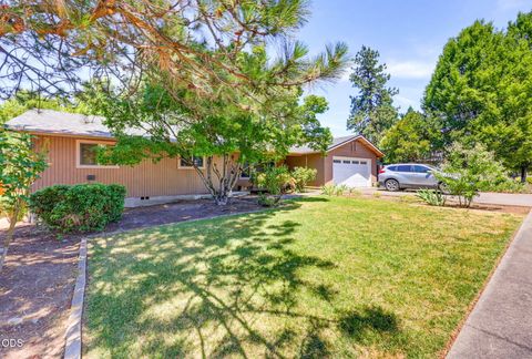 Tiny photo for 2533 Tahitian Avenue, Medford, OR 97504 (MLS # 220223457)