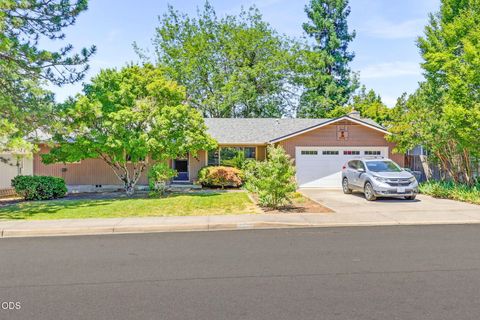 Tiny photo for 2533 Tahitian Avenue, Medford, OR 97504 (MLS # 220223457)