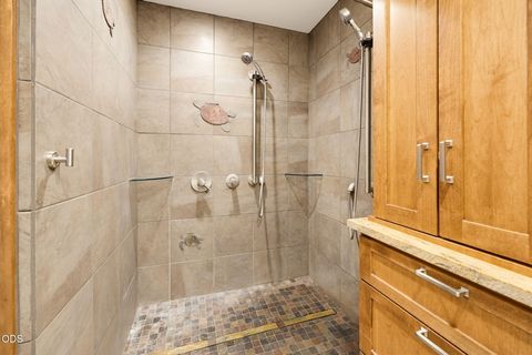 Tiny photo for 2533 Tahitian Avenue, Medford, OR 97504 (MLS # 220223457)