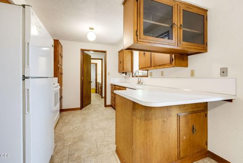 Tiny photo for 2533 Tahitian Avenue, Medford, OR 97504 (MLS # 220223457)
