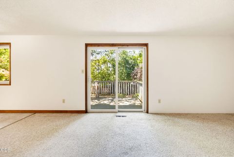 Tiny photo for 2533 Tahitian Avenue, Medford, OR 97504 (MLS # 220223457)