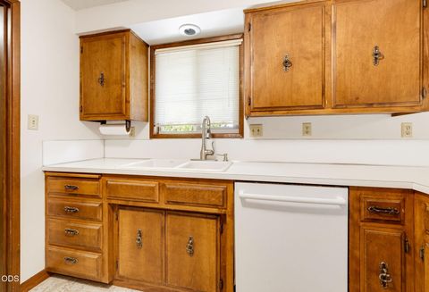 Tiny photo for 2533 Tahitian Avenue, Medford, OR 97504 (MLS # 220223457)
