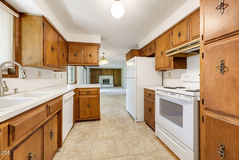 Tiny photo for 2533 Tahitian Avenue, Medford, OR 97504 (MLS # 220223457)