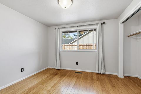 Tiny photo for 2864 Hawaiian Avenue, Medford, OR 97504 (MLS # 220217830)