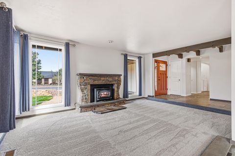 Tiny photo for 2864 Hawaiian Avenue, Medford, OR 97504 (MLS # 220217830)