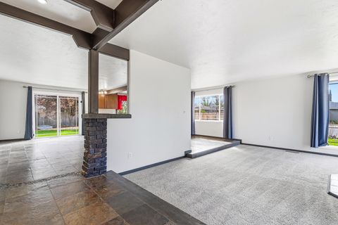 Tiny photo for 2864 Hawaiian Avenue, Medford, OR 97504 (MLS # 220217830)