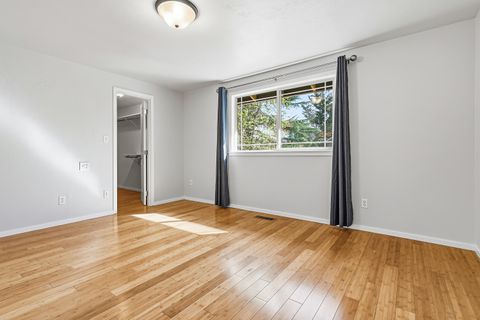 Tiny photo for 2864 Hawaiian Avenue, Medford, OR 97504 (MLS # 220217830)