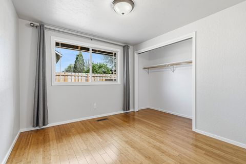 Tiny photo for 2864 Hawaiian Avenue, Medford, OR 97504 (MLS # 220217830)