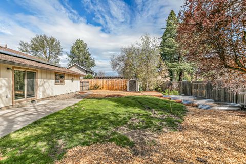 Tiny photo for 2864 Hawaiian Avenue, Medford, OR 97504 (MLS # 220217830)