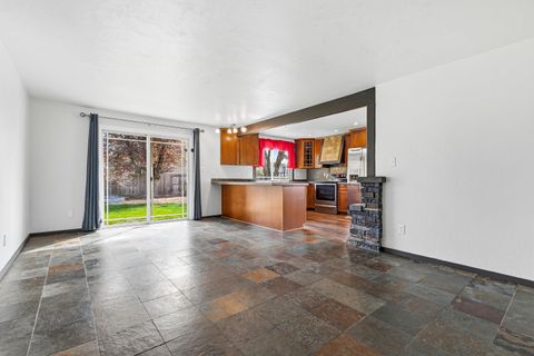 Tiny photo for 2864 Hawaiian Avenue, Medford, OR 97504 (MLS # 220217830)