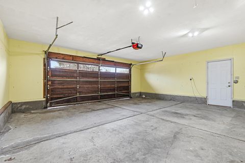 Tiny photo for 2864 Hawaiian Avenue, Medford, OR 97504 (MLS # 220217830)